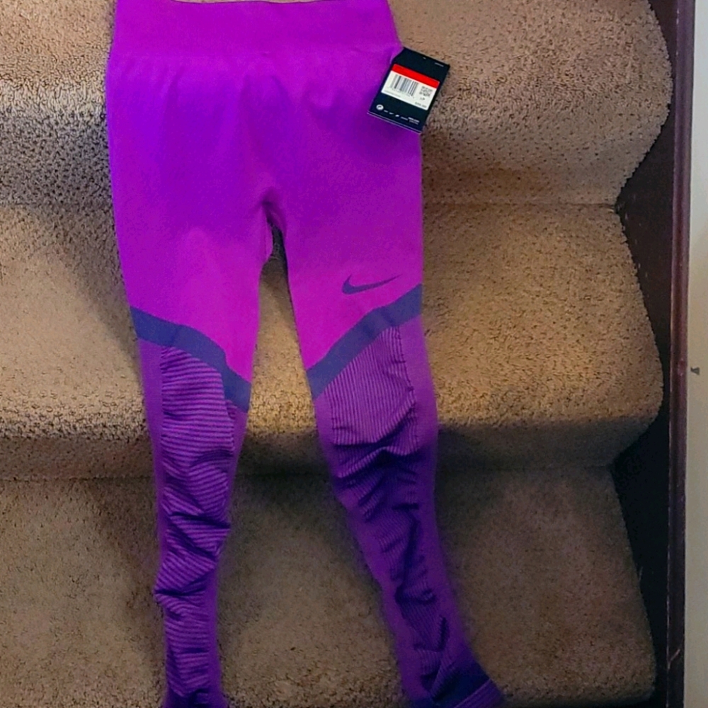 Girls nike training leggings